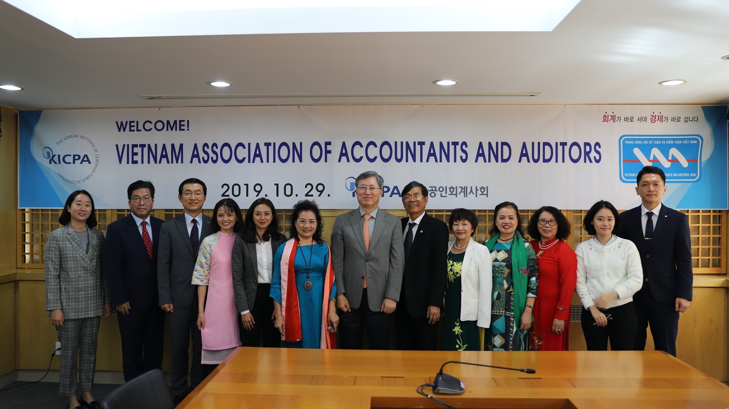 Hội Kế toán và Kiểm toán Việt Nam(VAA) đã đến thăm Hàn Quốc và có buổi gặp gỡ Hội Kế toán Công chứng Hàn Quốc (KICPA)