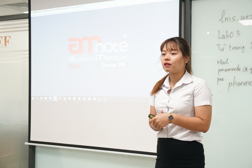 Chuyên gia đến từ công ty TNHH NC9 nhiệt tình chia sẻ kỹ năng sử dụng phần mềm Amnote