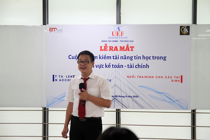 이자 상무부-재무부의 학장이며 프로그램 조직위원회 위원장인 Nguyen Tien Hung석사. 개회사를 한 것은 물론 대회 규칙을 전파하고 참가자들의 질문에도 답해주었다
