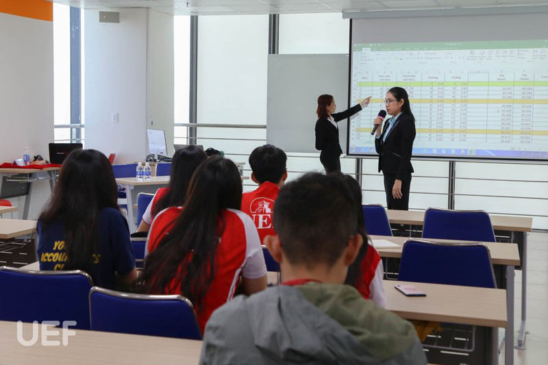 NC9 베트남을 대표하여 참석한 Ms. Nguyen Thi Hong Thuong씨의 교육 중 한 장면. 참가자들을 위해 유용한 경험들과 기술을 공유해주었다